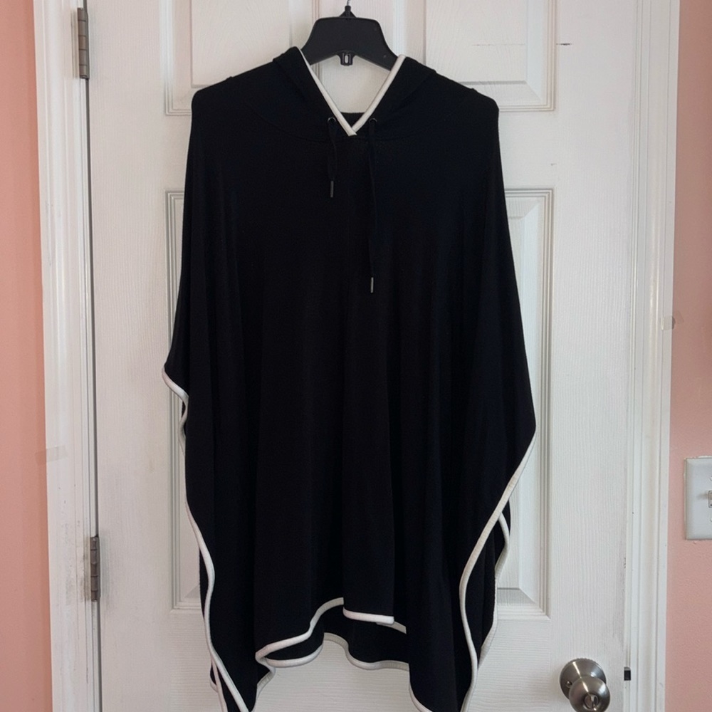 Chico’s black & white fleece poncho with hood. So soft and cozy. Size S/M NWOT